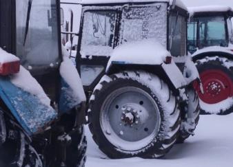 В Тверской области пьяный мужчина пытался покататься на колхозном тракторе
