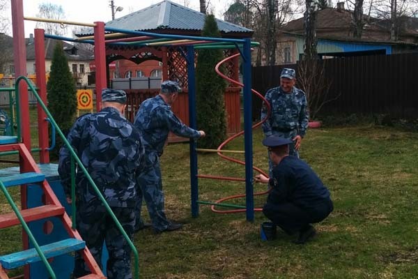 Сотрудники СИЗО взяли шефство над социально-реабилитационным центром в Кашинском районе