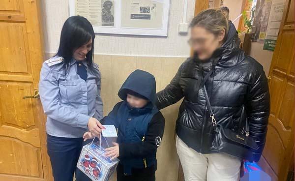 В Тверской области для детей осужденных устроили новогодний праздник