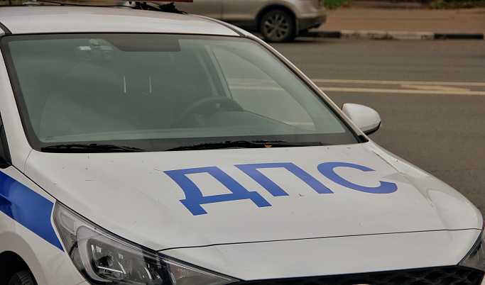 В Твери пьяная женщина-водитель напала на автоинспектора