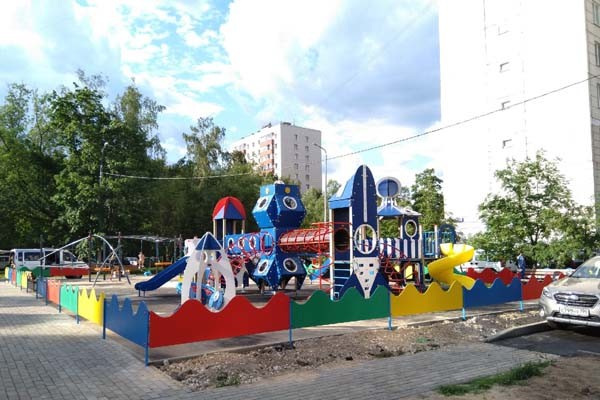 Детский городок, изготовленный в ржевской колонии, установили в Москве
