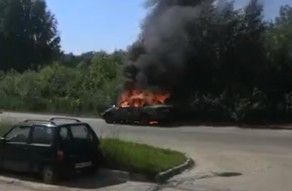 В Заволжском районе Твери сгорел автомобиль 