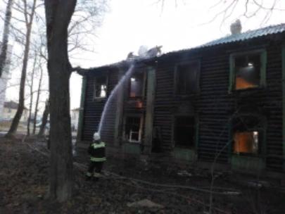 В Лихославльском районе подожгли деревянный дом
