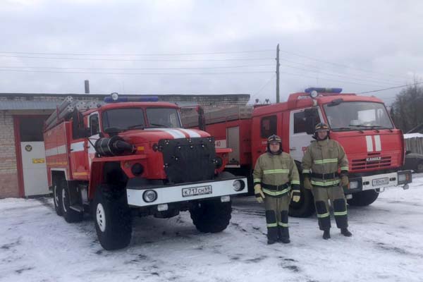 Сотрудники пожарной части ИК потушили пожар в деревне Новосёлки