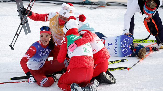 Тверская лыжница Наталья Непряева завоевала золото в эстафетной гонке на зимней Олимпиаде