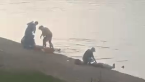 В Твери на набережной пьяный мужчина порезал двух своих друзей