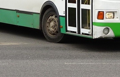 Кондуктор автобуса в Осташкове пострадала в результате резкой остановки