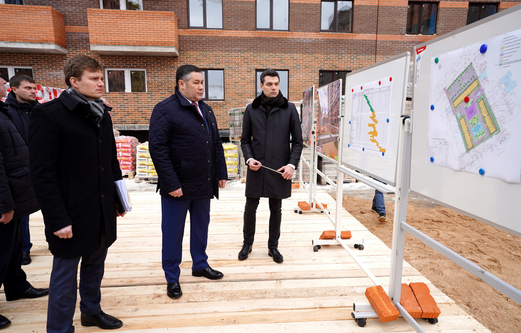 Игорь Руденя осмотрел площадку строительства новых домов для переселения жителей Морозовского городка в Твери