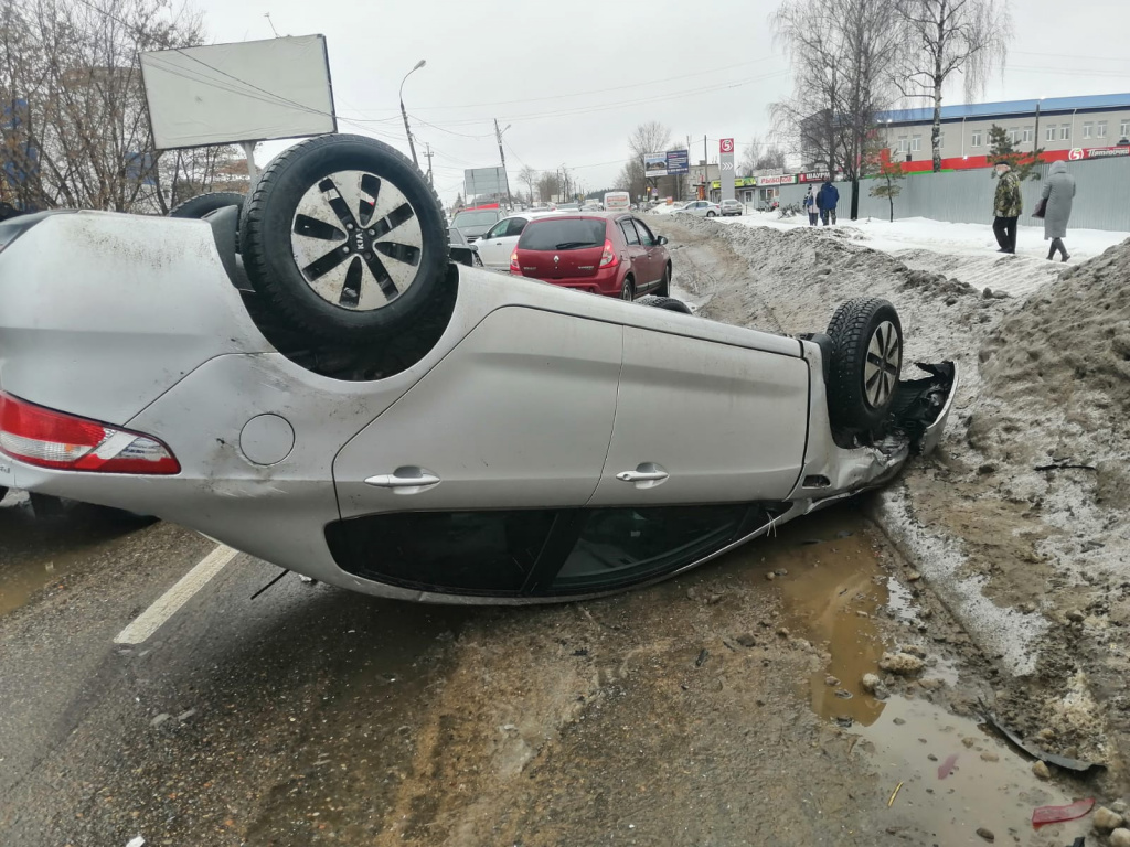 Два человека пострадали в массовом ДТП на улице Шишкова в Твери