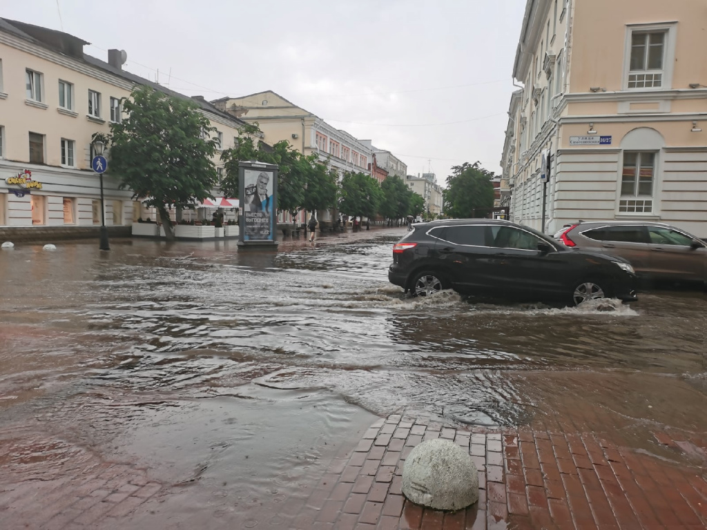 После дождя в Твери затопило ряд улиц