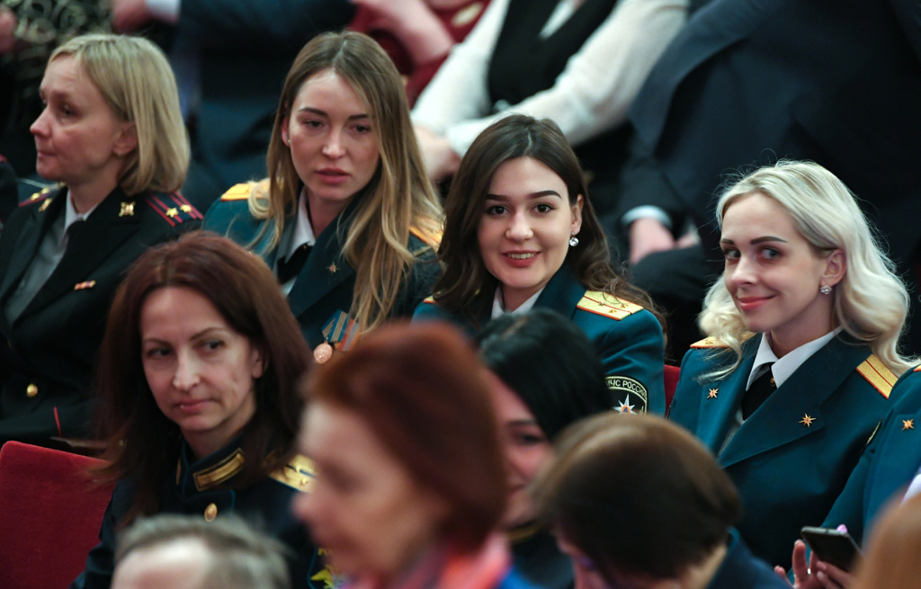 Игорь Руденя накануне Международного женского дня вручил награды жительницам Верхневолжья