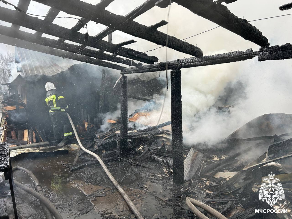 2 апреля в Удомле сгорела деревянная баня