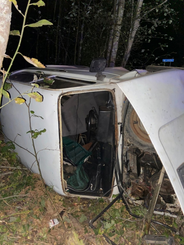 Под Тверью 35-летний водитель «Нывы» вылетел в кювет и сломал бедро