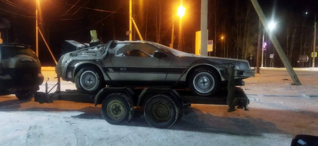 В Торжке обнаружили легендарный автомобиль DeLorean из фильма «Назад в будущее»