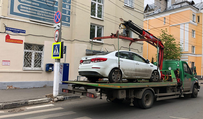 В Твери оштрафовали трех водителей, паркующих автомобили на местах для инвалидов