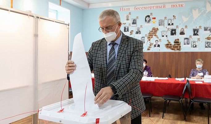 Министр здравоохранения региона и директор ОАО «Волжский пекарь» стали одними из первых участников голосования