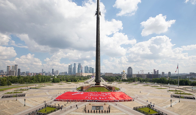В Ржевском филиале Музея победы развернут самую большую в мире копию Знамени Победы 