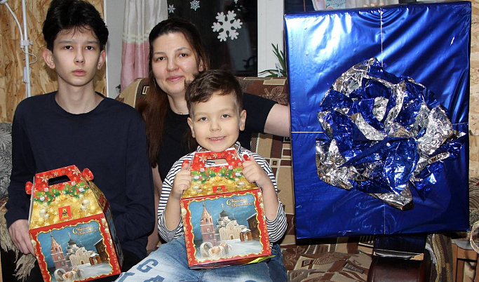 В Тверской области участники акции «Ёлка желаний» получили подарки 