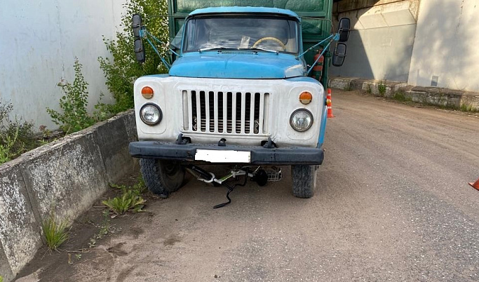 В Тверской области 5-летний велосипедист врезался в грузовик