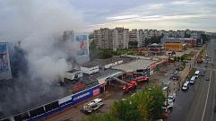В Твери горело здание бывшего супермаркета