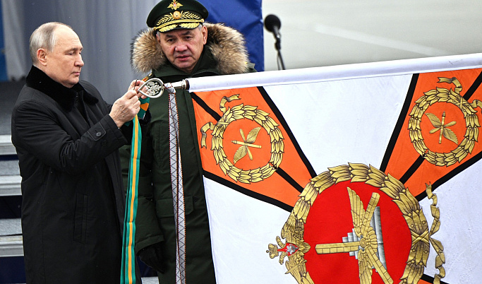 Владимир Путин наградил Орденом Суворова Государственный Центр боевого применения армейской авиации в Торжке