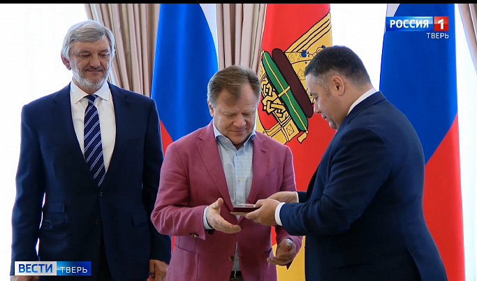 Губернатор Игорь Руденя вручил почетные награды Бутману и Попову
