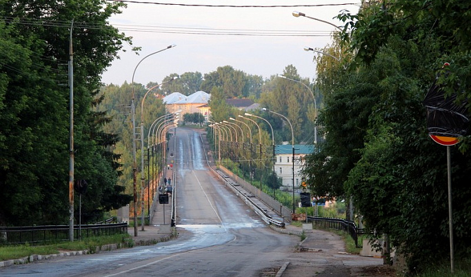 Движение по мосту в Старице ограничили до ноября