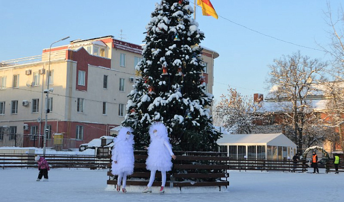 Жители Твери могут встретить Новый год на катке на площади Славы