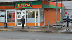 На улице Орджоникидзе в Твери демонтируют цветочный магазин
