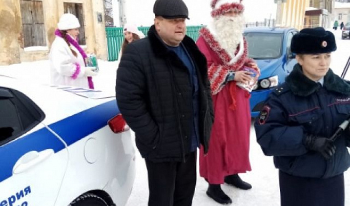 Бежецкие полицейские останавливали водителей в костюмах Деда Мороза и Снегурочки