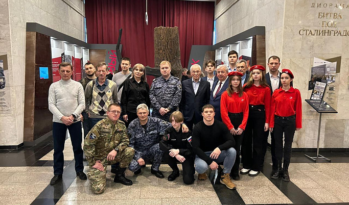 Представители Тверского землячества посетили выставку «Багровый рубеж» в Москве
