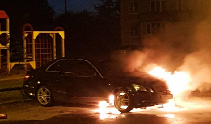 Ночью в Твери сгорела машина