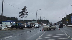 Двух мужчин доставили в больницу после ДТП в Вышневолоцком районе