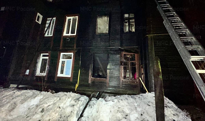 В Твери прокуратура выясняет причину пожара в восьмиквартирном жилом доме в Первомайке 