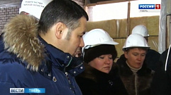 На строительной площадке новой детской поликлиники в Южном побывал губернатор Игорь Руденя