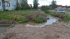 Жители домов Тверской области страдают из-за затопленного канализацией подвала