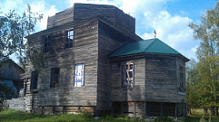 В Тверской области сгорел деревянный храм XIX века