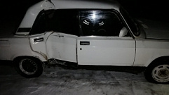 19-летний водитель врезался в опору теплотрассы в Тверской области