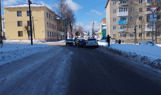 44-летняя женщина пострадала в тройном ДТП в Тверской области
