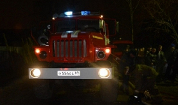 В Твери пожарные спасли из огня мужчину