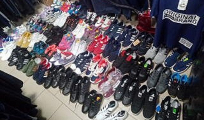 В Удомле поддельной обувью торговали на улице Энтузиастов
