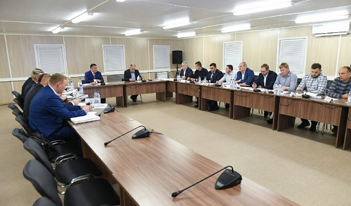 Игорь Руденя и председатель правления ГК «Автодор» провели совещание на площадке строительства Северного обхода Твери