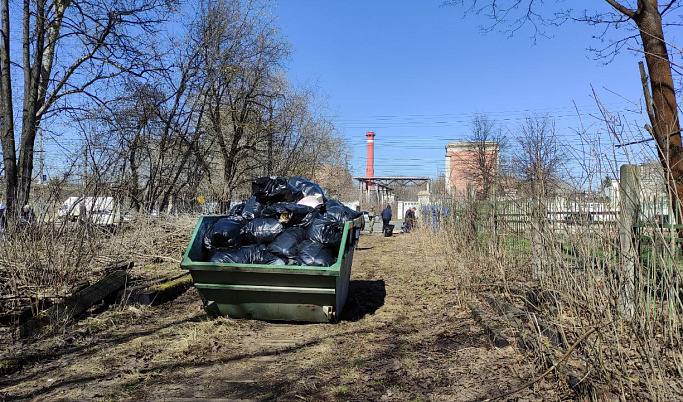 В Твери за первый весенний субботник собрали 100 кубометров мусора 