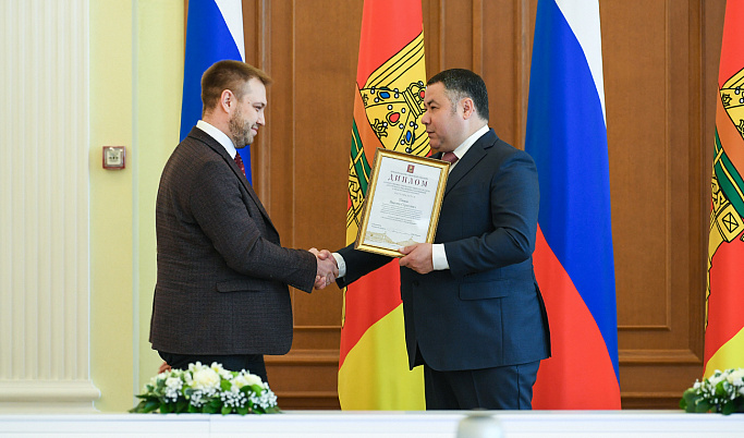 Губернатор Игорь Руденя вручил ученым региона премии за выдающиеся достижения