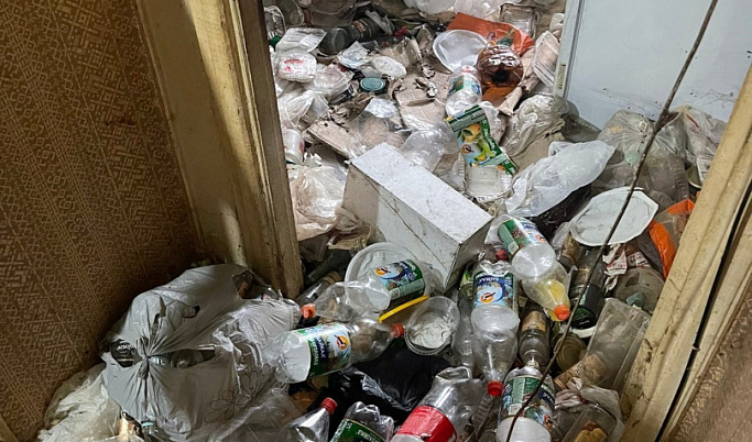 В Тверской области двум слепым пенсионерам нужна помощь в уборке мусора