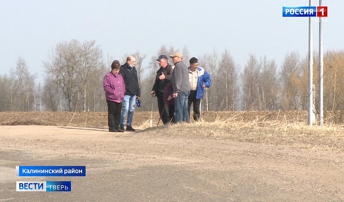 Жители деревни в Тверской области вынуждены преодолевать километры до остановки