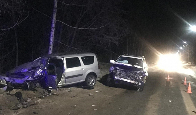 29-летний водитель «Ларгуса» погиб в лобовом столкновении в Тверской области