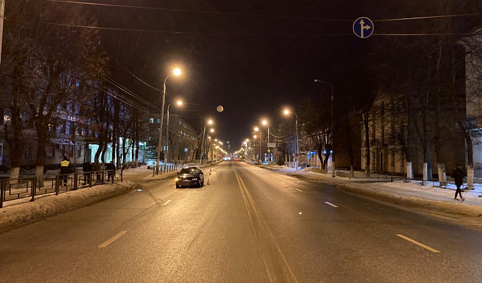 В Твери на улице Орджоникидзе иномарка сбила 20-летнего парня 