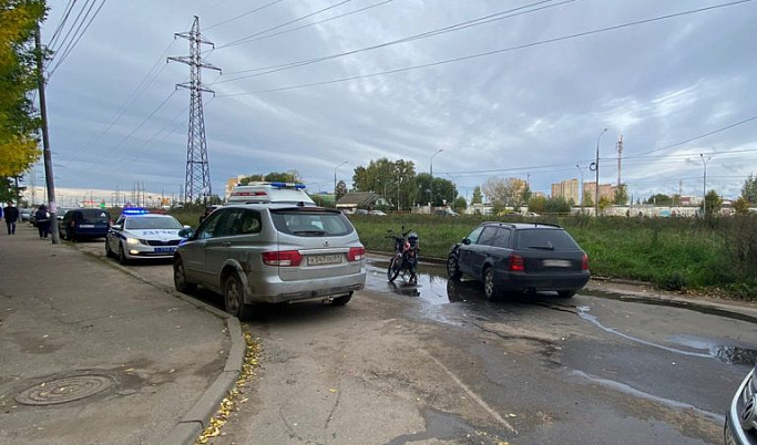 В Твери после ДТП на Октябрьском проспекте госпитализировали 46-летнего мотоциклиста