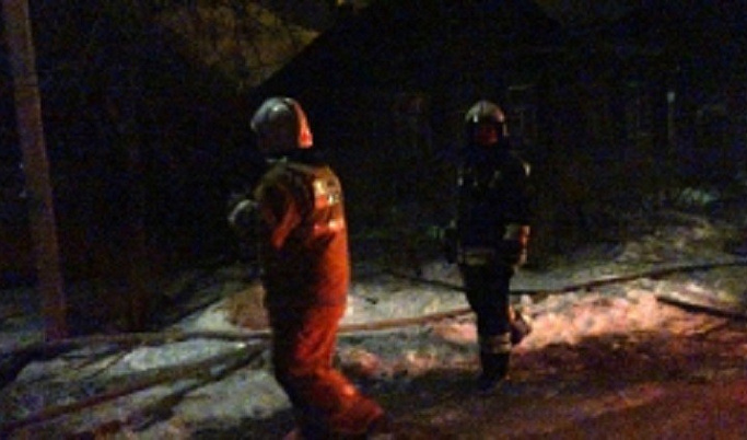 Ночью в Лихославле пожарные тушили магазин